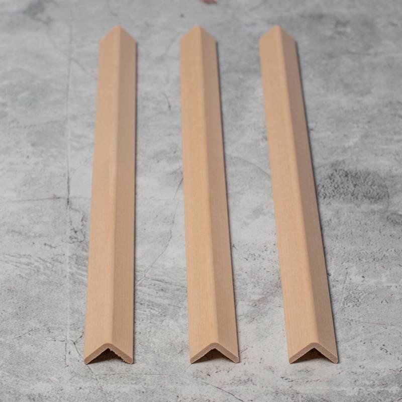 Уголок из липы